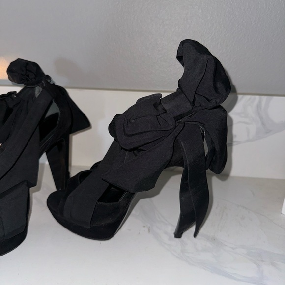Alexander Mcqueen Black bow heals - Picture 3 of 9